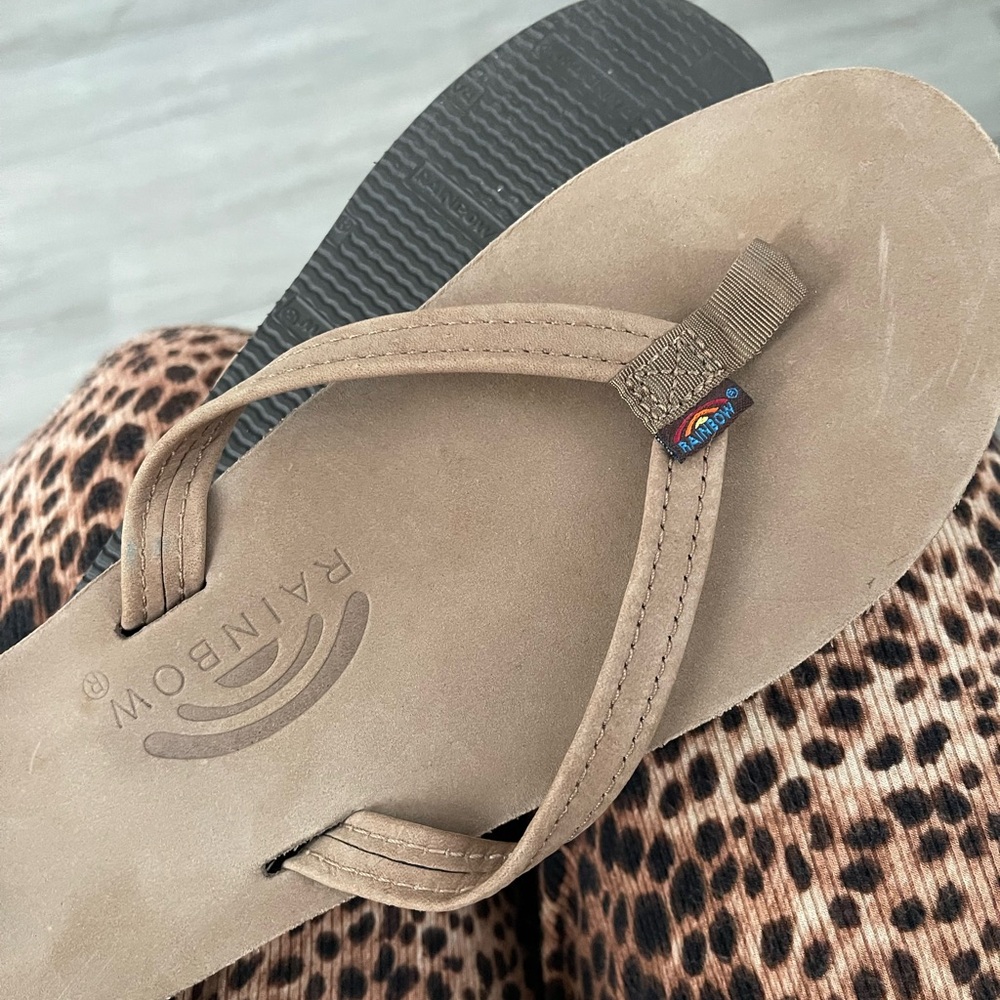 Rainbow Tan Sandals Classic Beach Style NWOT